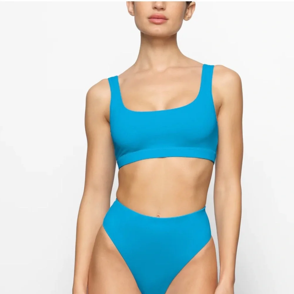 🦋SKIMS SWIM TANK BIKINI TOP IN TURQUOISE L